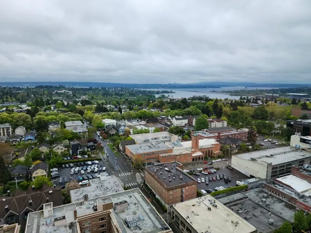 Co biegły bierze pod uwagę, gdy wycena nieruchomości dotyczy domu w trakcie budowy lub mieszkania do generalnego remontu?