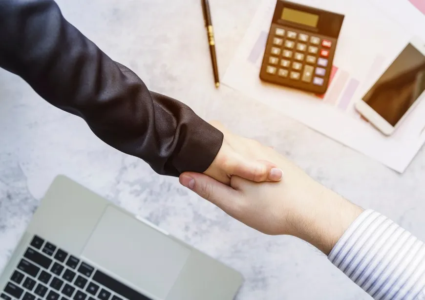 Jakie dokumenty przygotować, by pożyczka dla spółki z o.o. była decyzją szybką, a nie przeciągającą się procedurą?