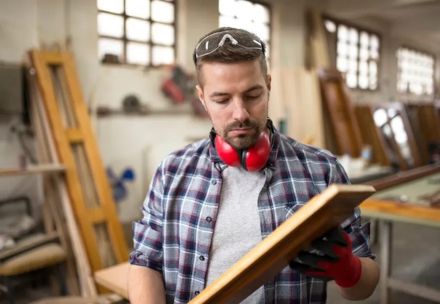 Jakie etapy kontroli powinien stosować producent kantówki, aby zapewnić powtarzalność partii?